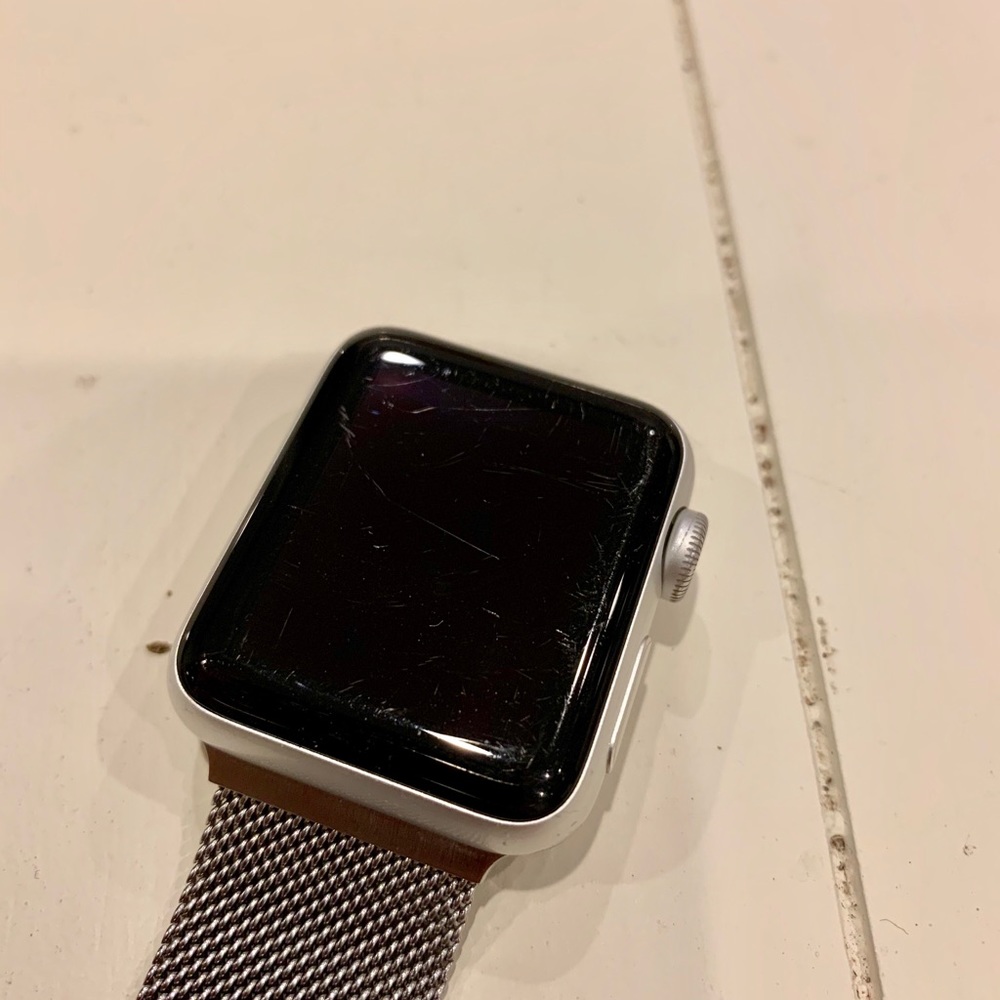 Apple Watch Series 2 - Picture 3 of 3